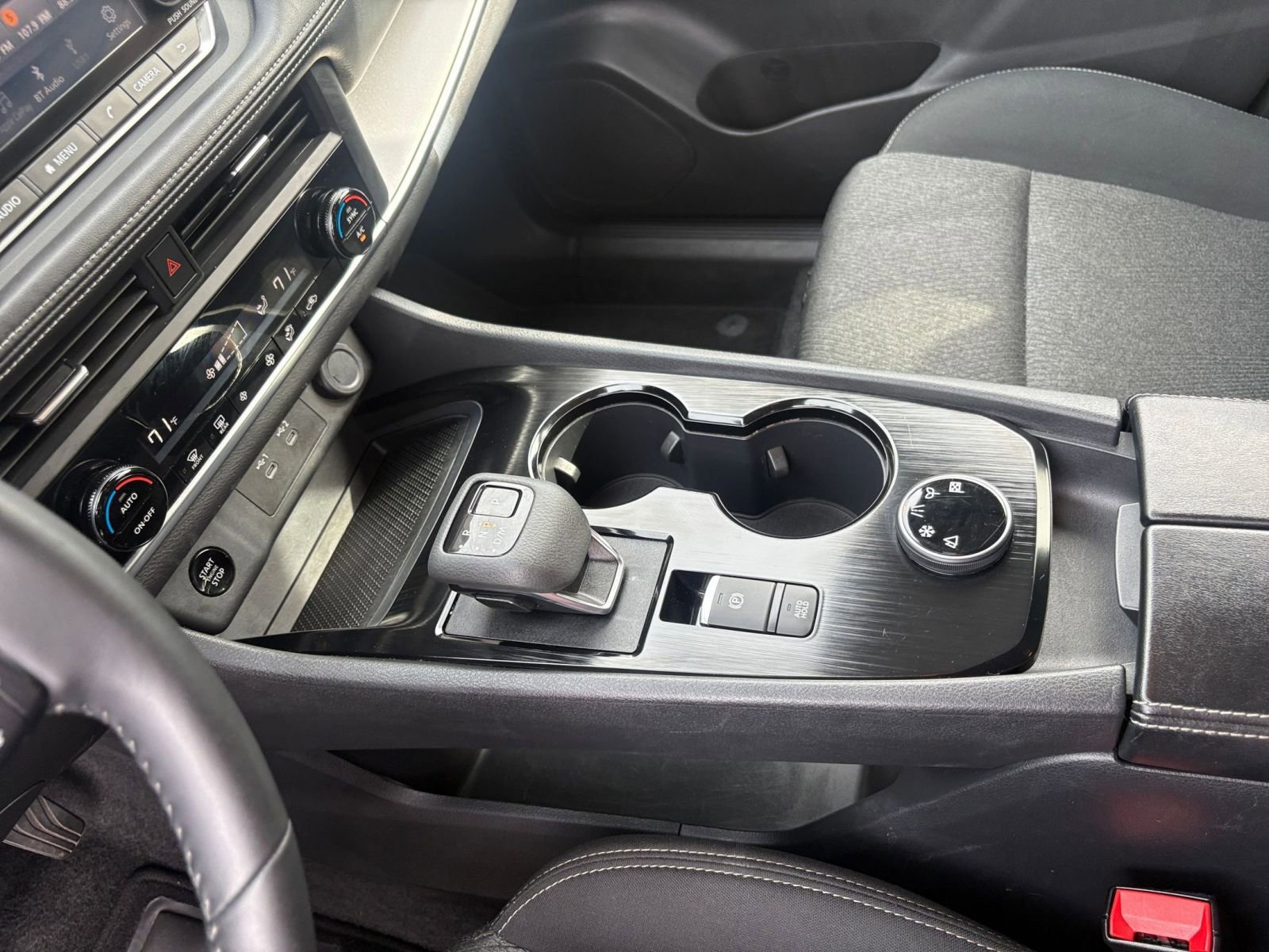 Used 2025 Nissan Rogue SV image 43