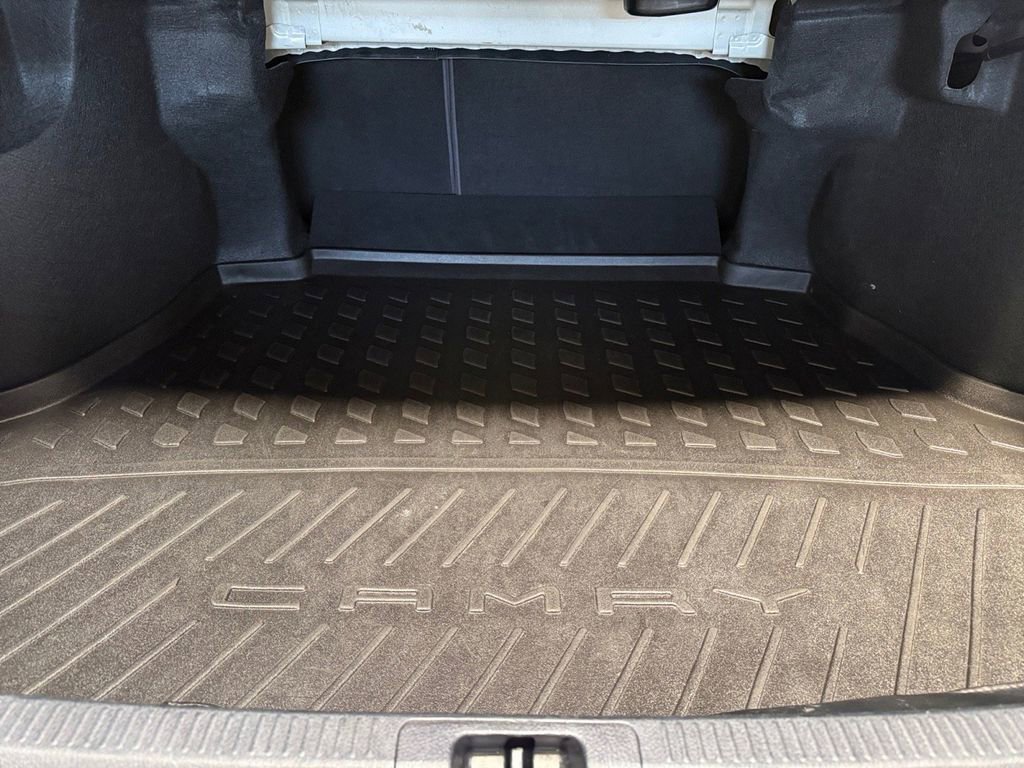 Used 2022 Toyota Camry XSE FWD image 4
