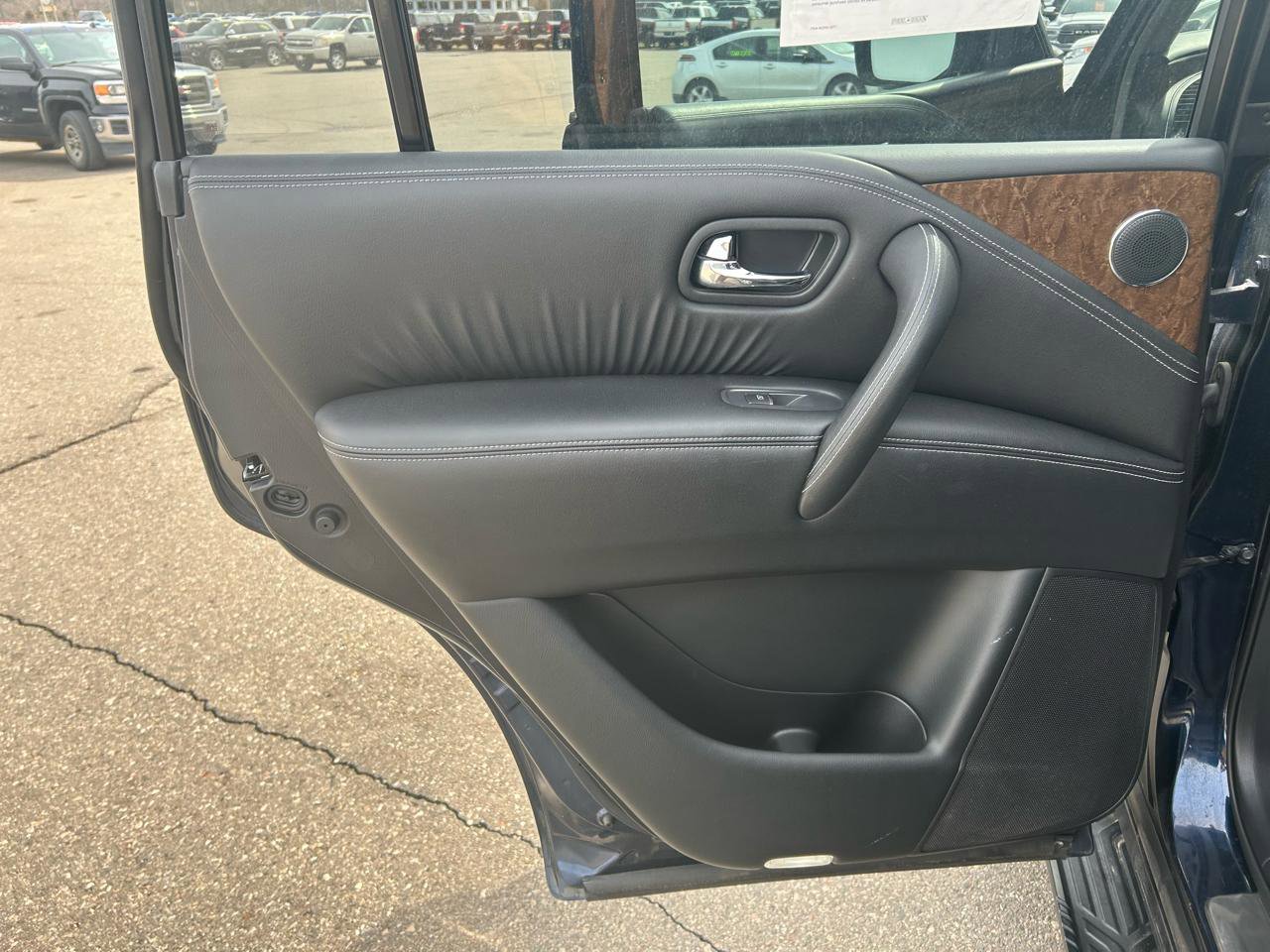 Used 2015 INFINITI QX80 4WD w/ Theater Package image 18