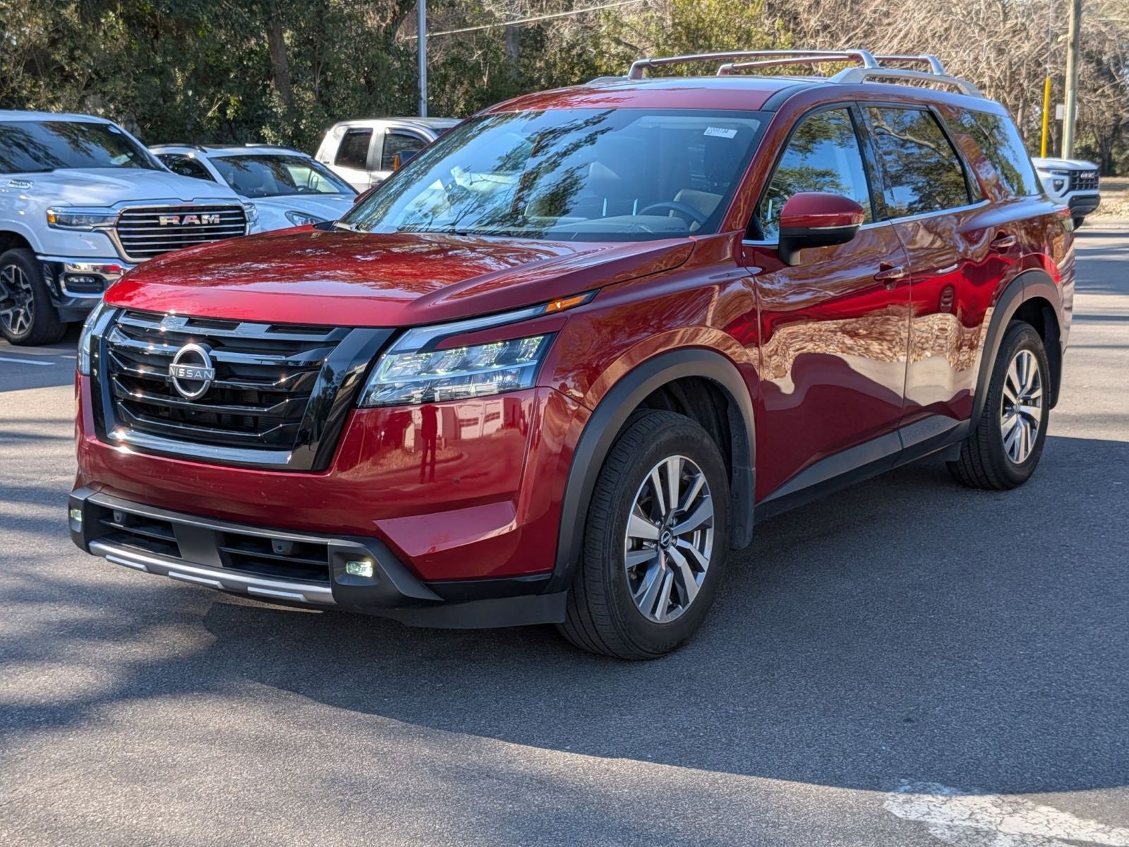 Used 2022 Nissan Pathfinder SL w/ SL Black Package image 11
