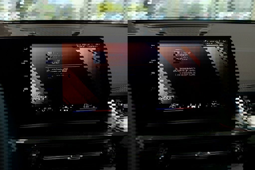 Used 2025 BMW X1 xDrive28i w/ Technology Package image 28