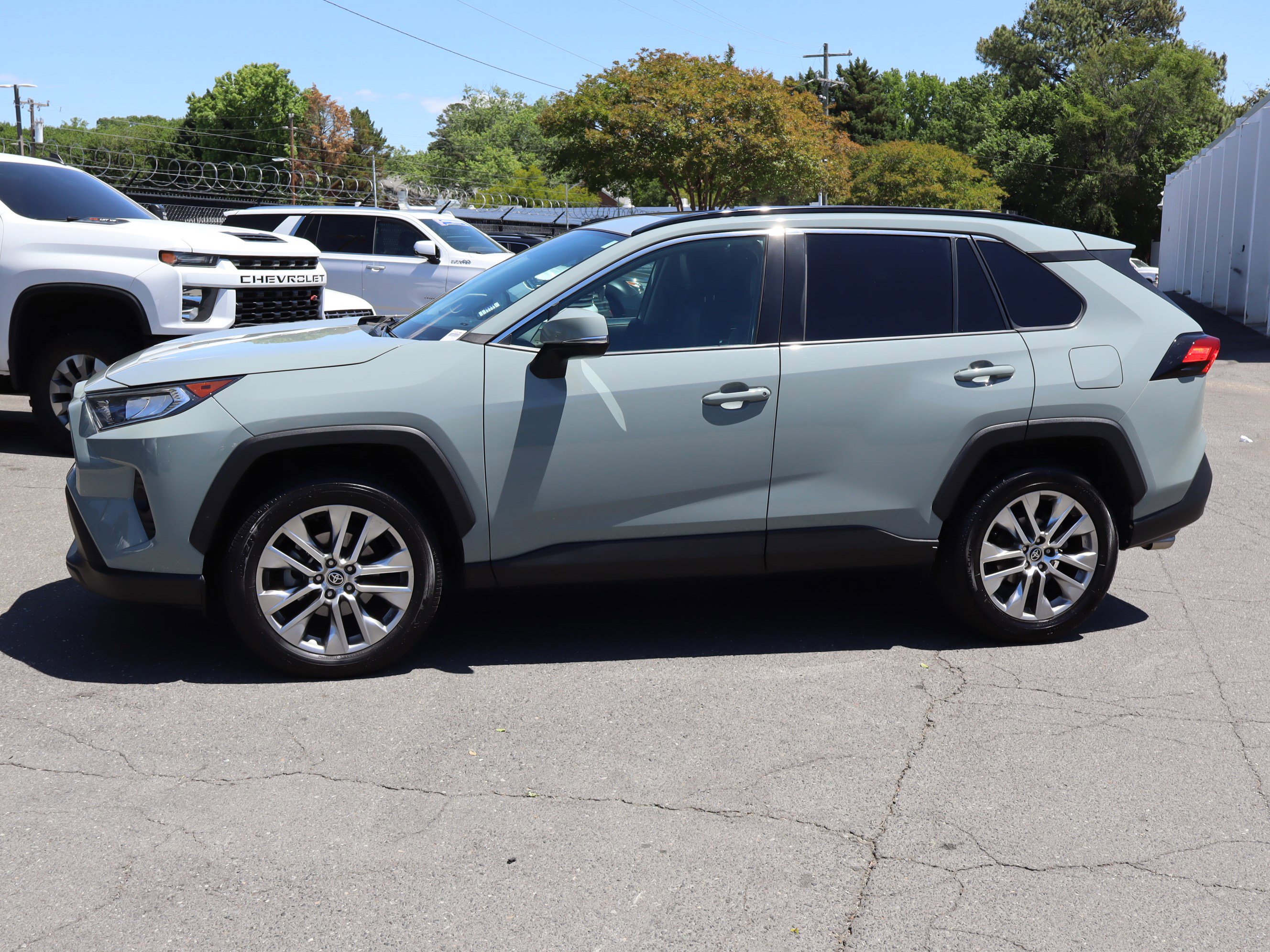 Used 2021 Toyota RAV4 XLE Premium FWD image 7