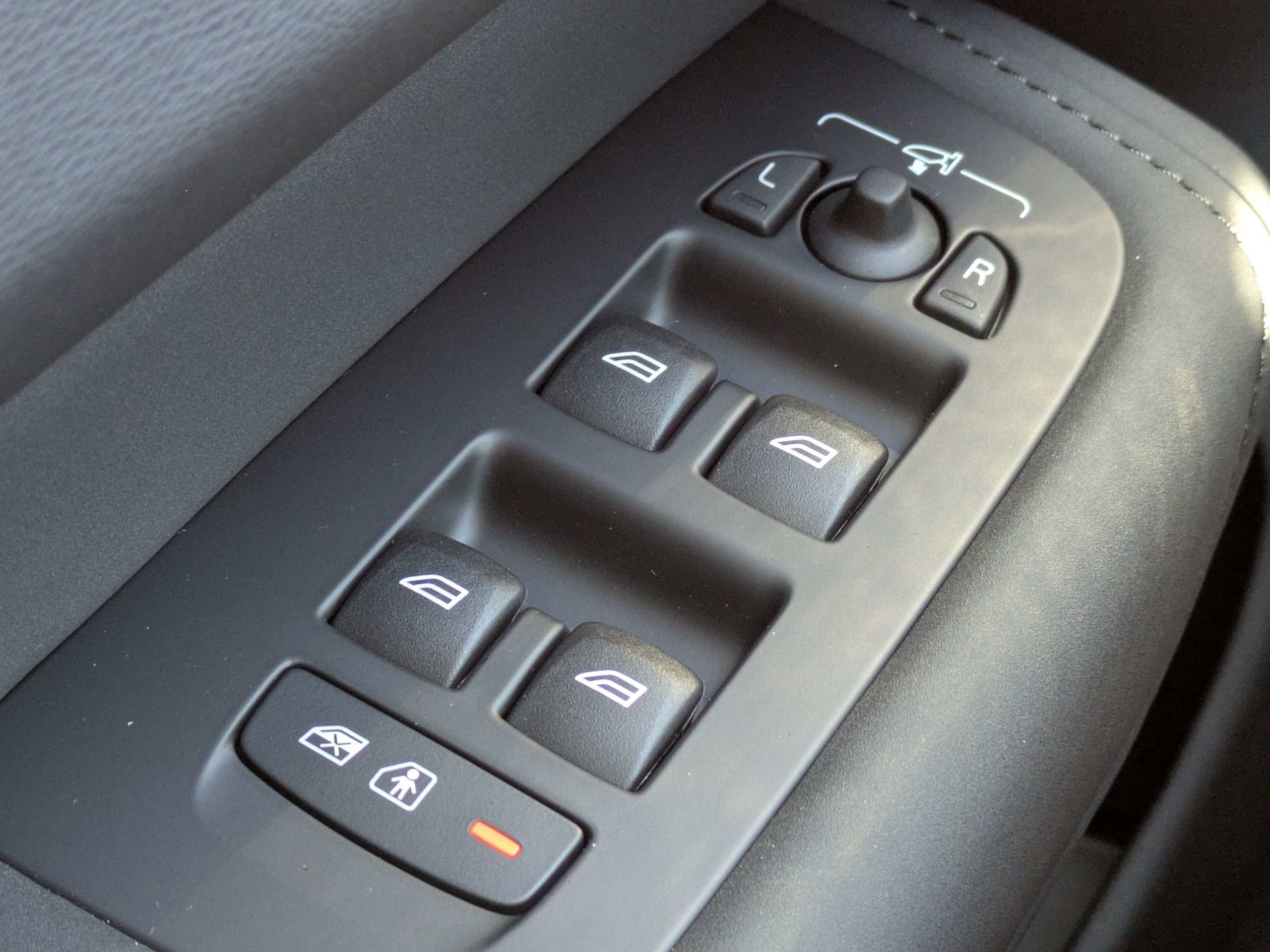 New 2026 Volvo XC60 B5 Plus w/ Protection Package Premier image 27