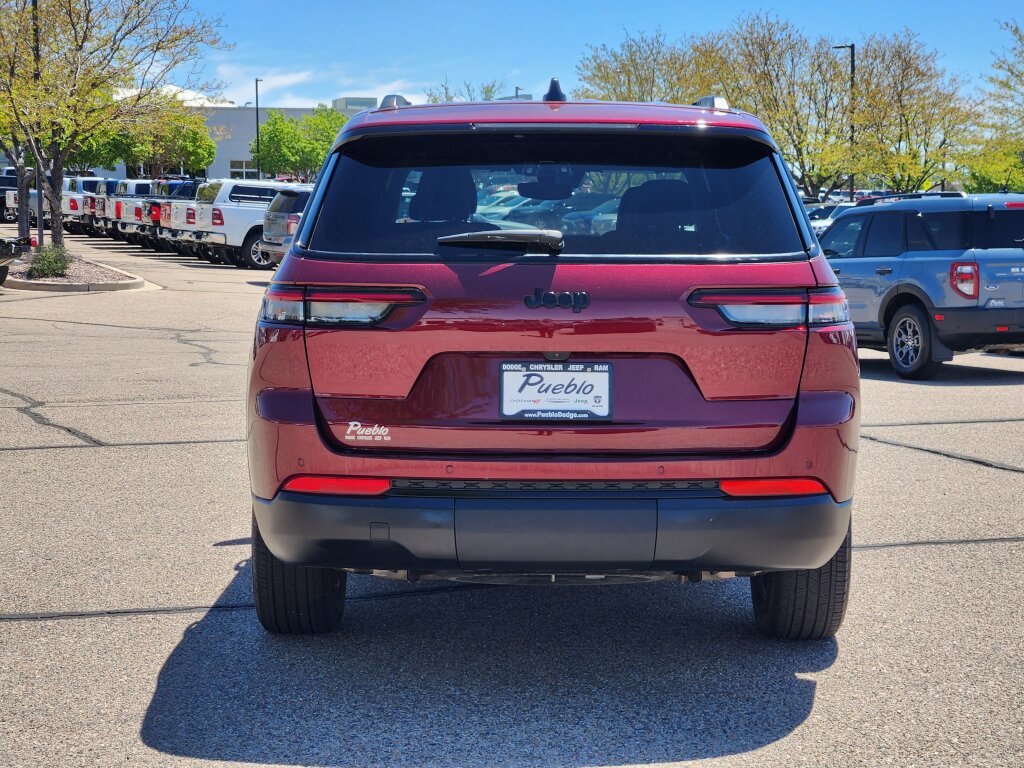 Used 2024 Jeep Grand Cherokee L Altitude AWD/4WD image 4