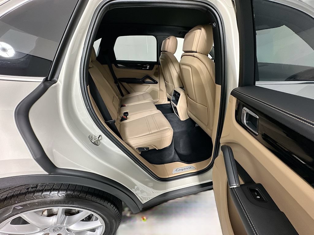 Certified 2023 Porsche Cayenne AWD/4WD image 31