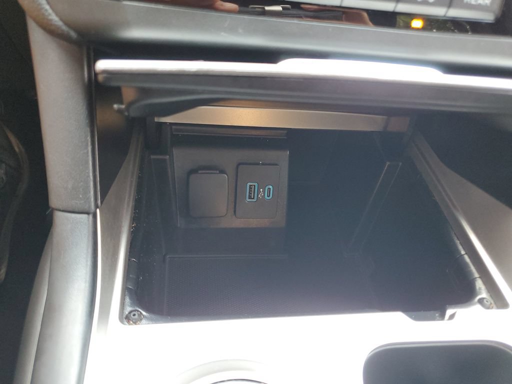 Used 2020 Ford Explorer XLT AWD/4WD image 30
