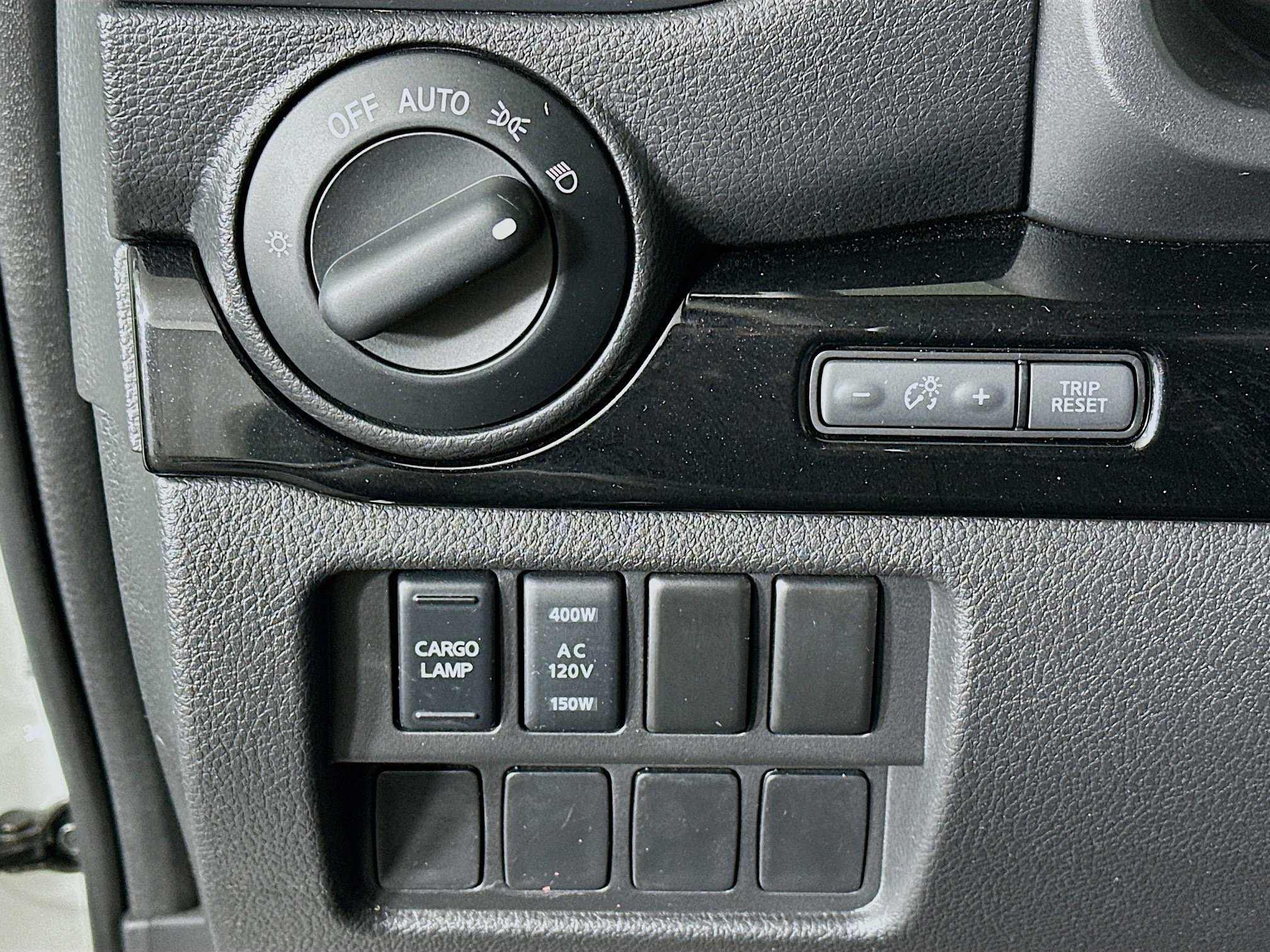 Used 2024 Nissan Titan SV w/ SV Convenience Package image 17