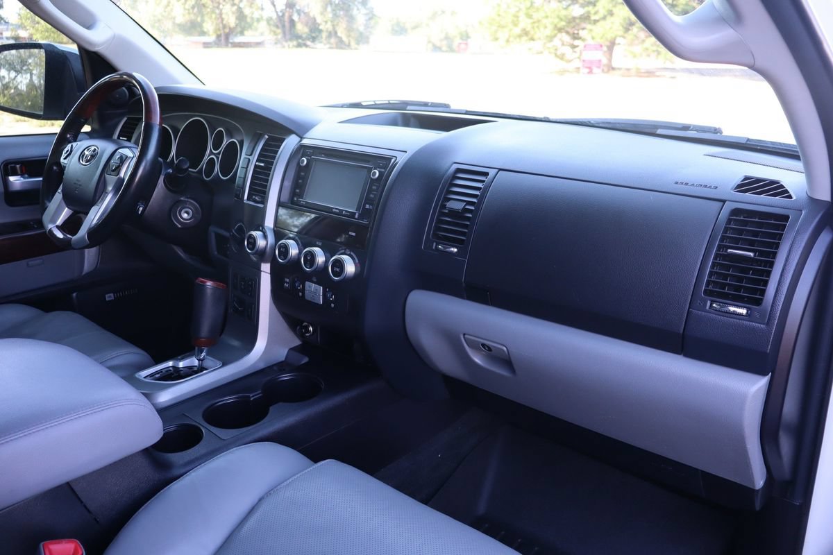 Used 2016 Toyota Sequoia Platinum AWD/4WD image 17