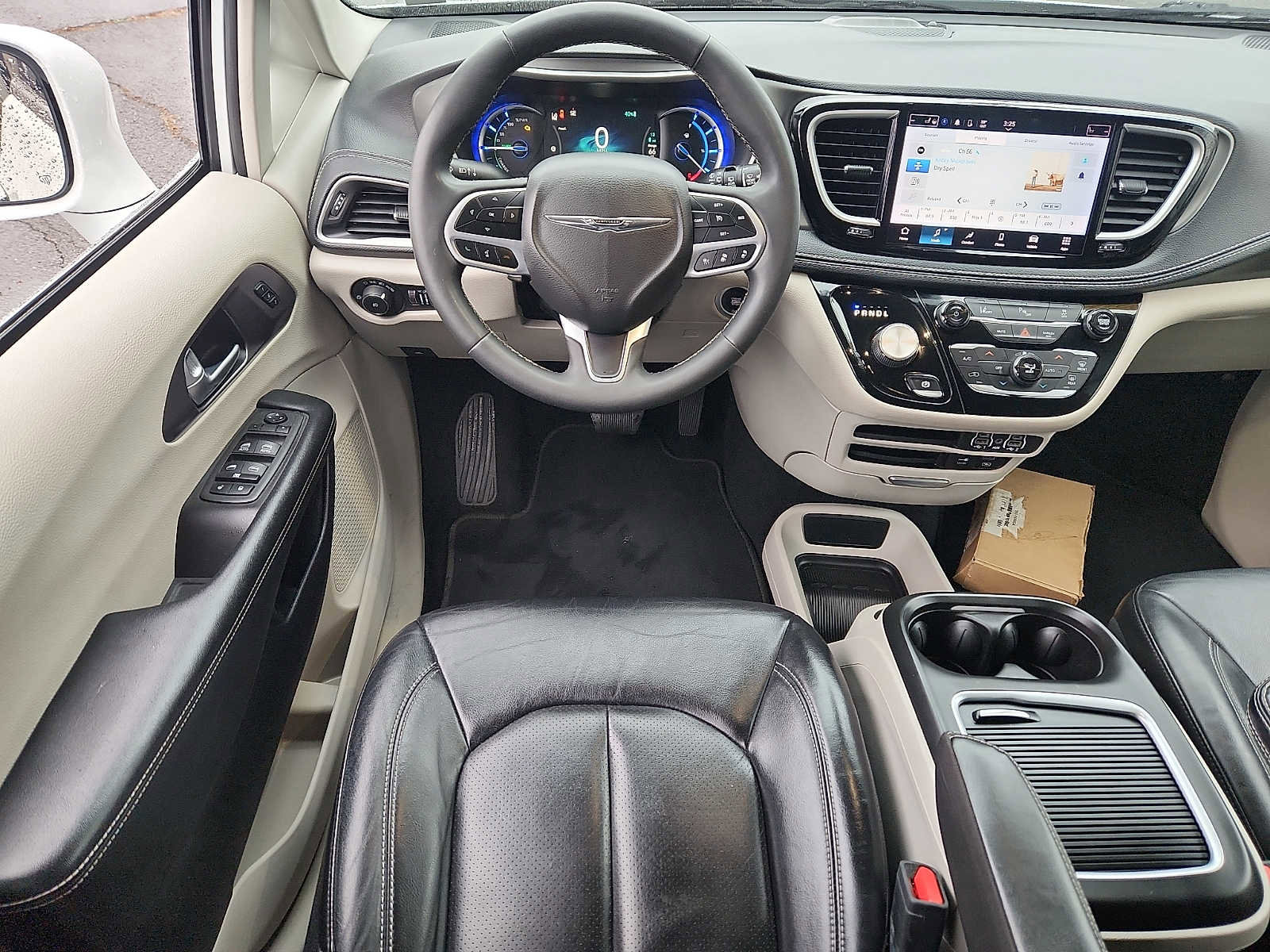 Used 2022 Chrysler Pacifica Touring-L image 11