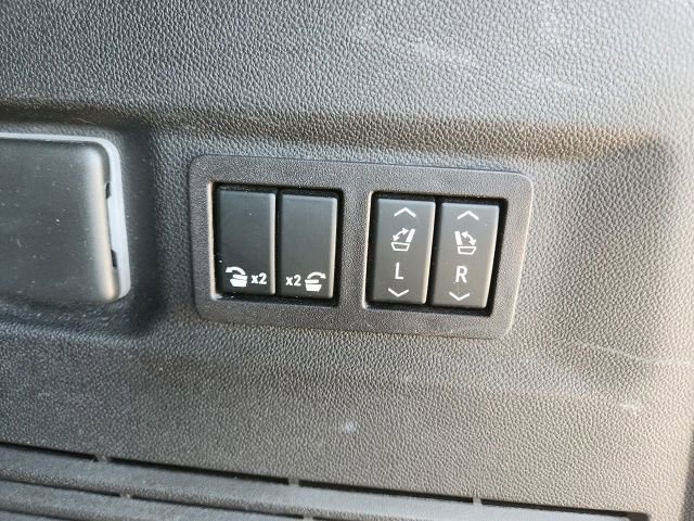 Used 2023 GMC Yukon XL Denali Ultimate image 31