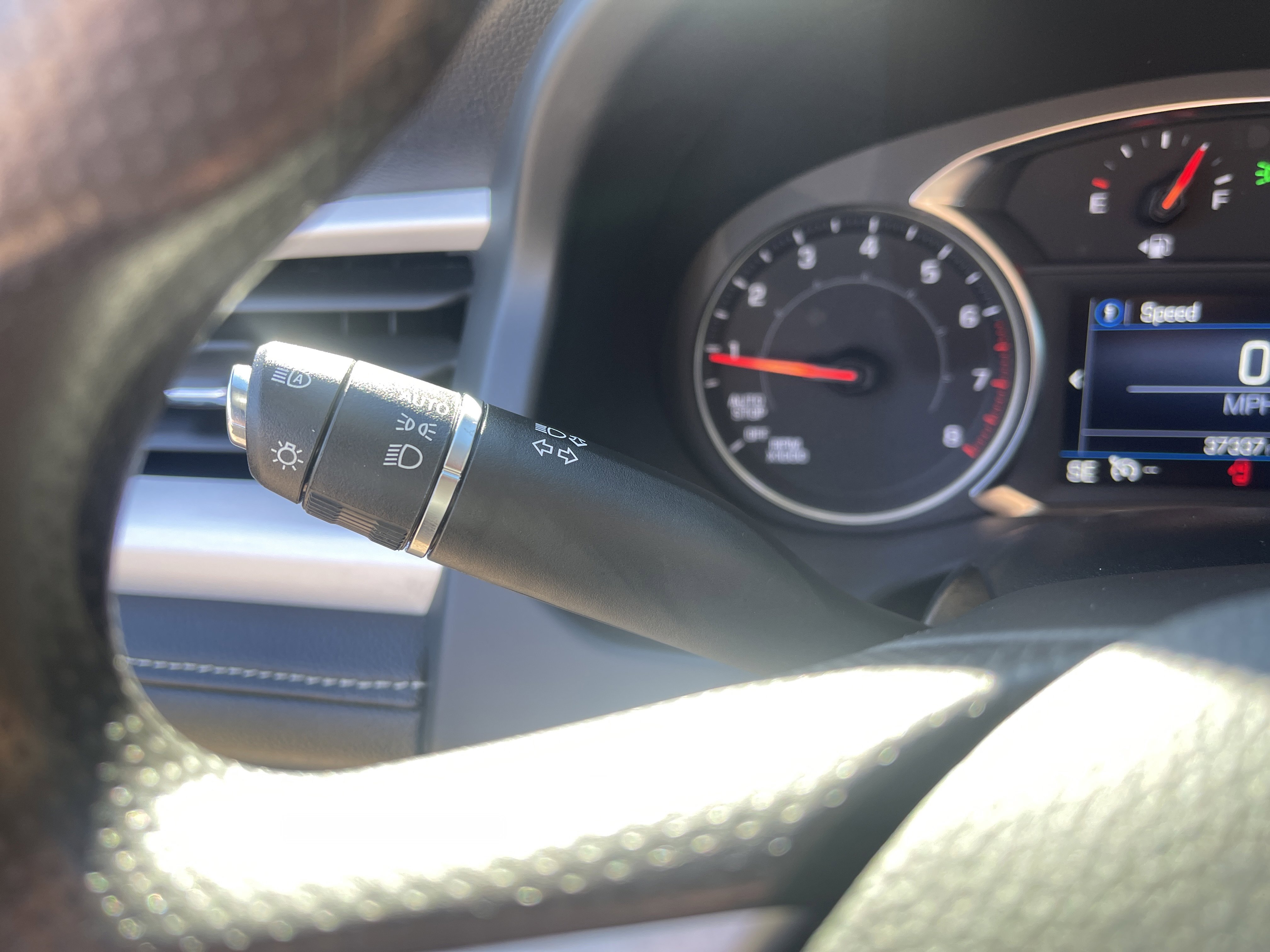 Used 2023 GMC Acadia SLE w/ Driver Convenience Package image 21