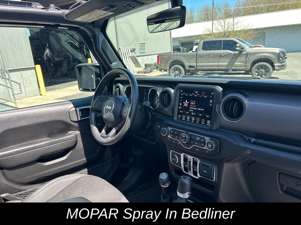 Used 2022 Jeep Gladiator Willys AWD/4WD image 34