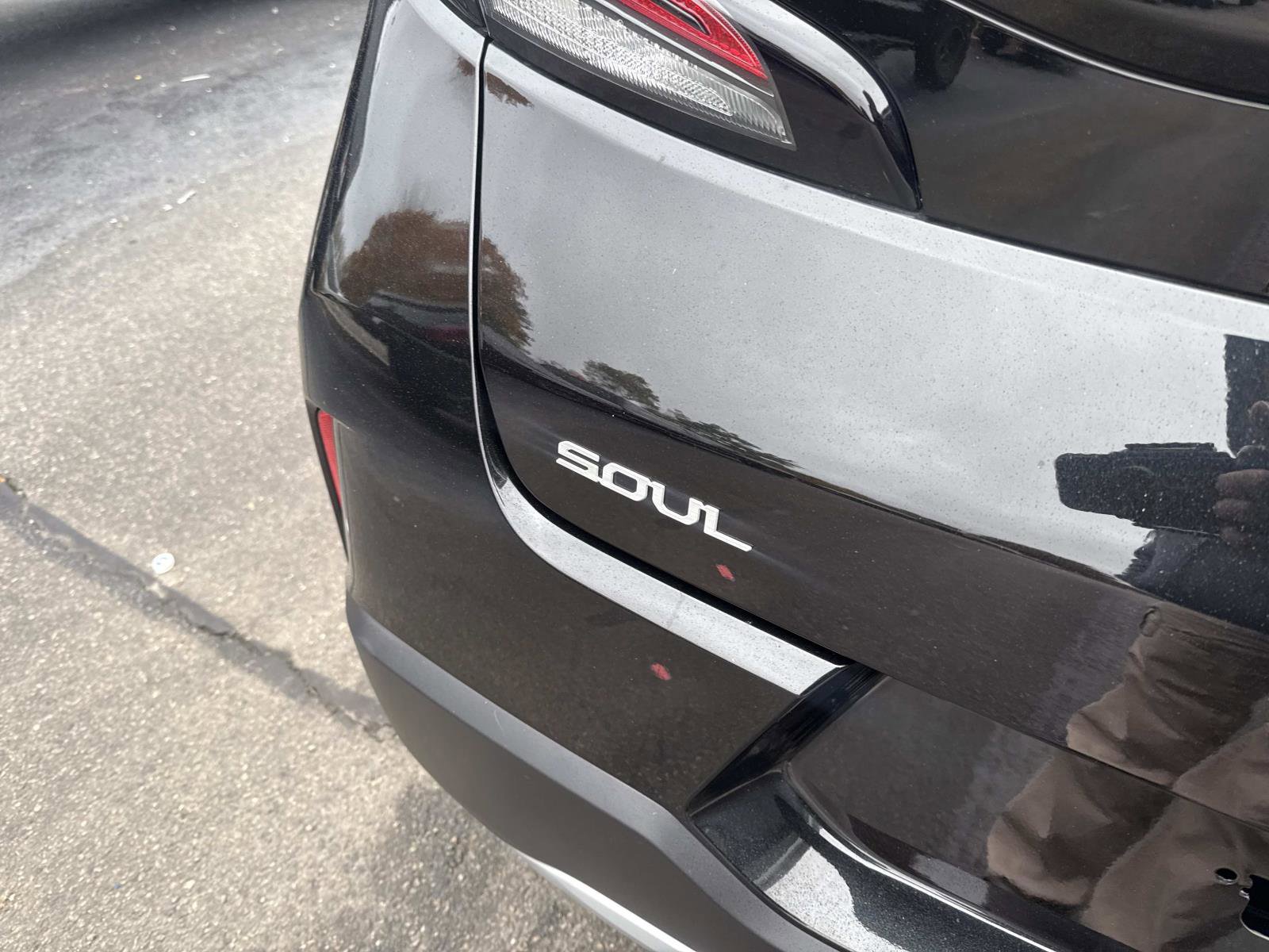 Used 2025 Kia Soul LX image 9