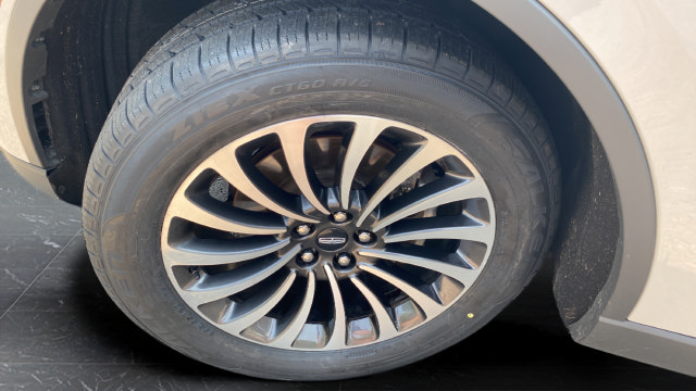 Used 2023 Lincoln Aviator AWD w/ Premium Package image 30