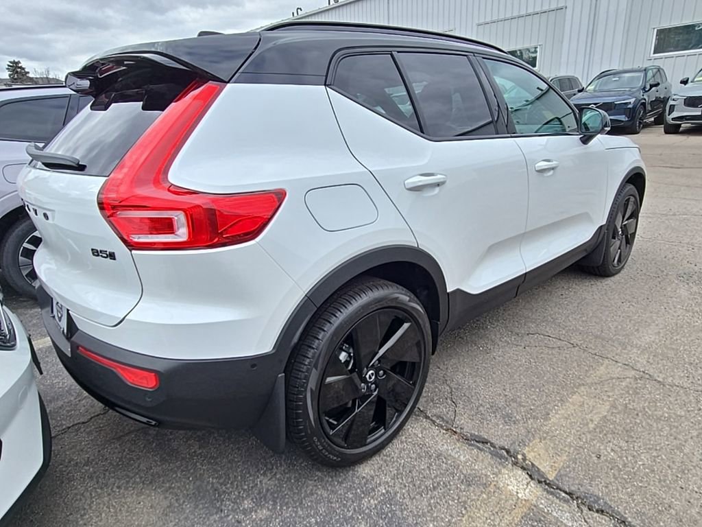 New 2026 Volvo XC40 B5 Ultra w/ Protection Package Premier image 8