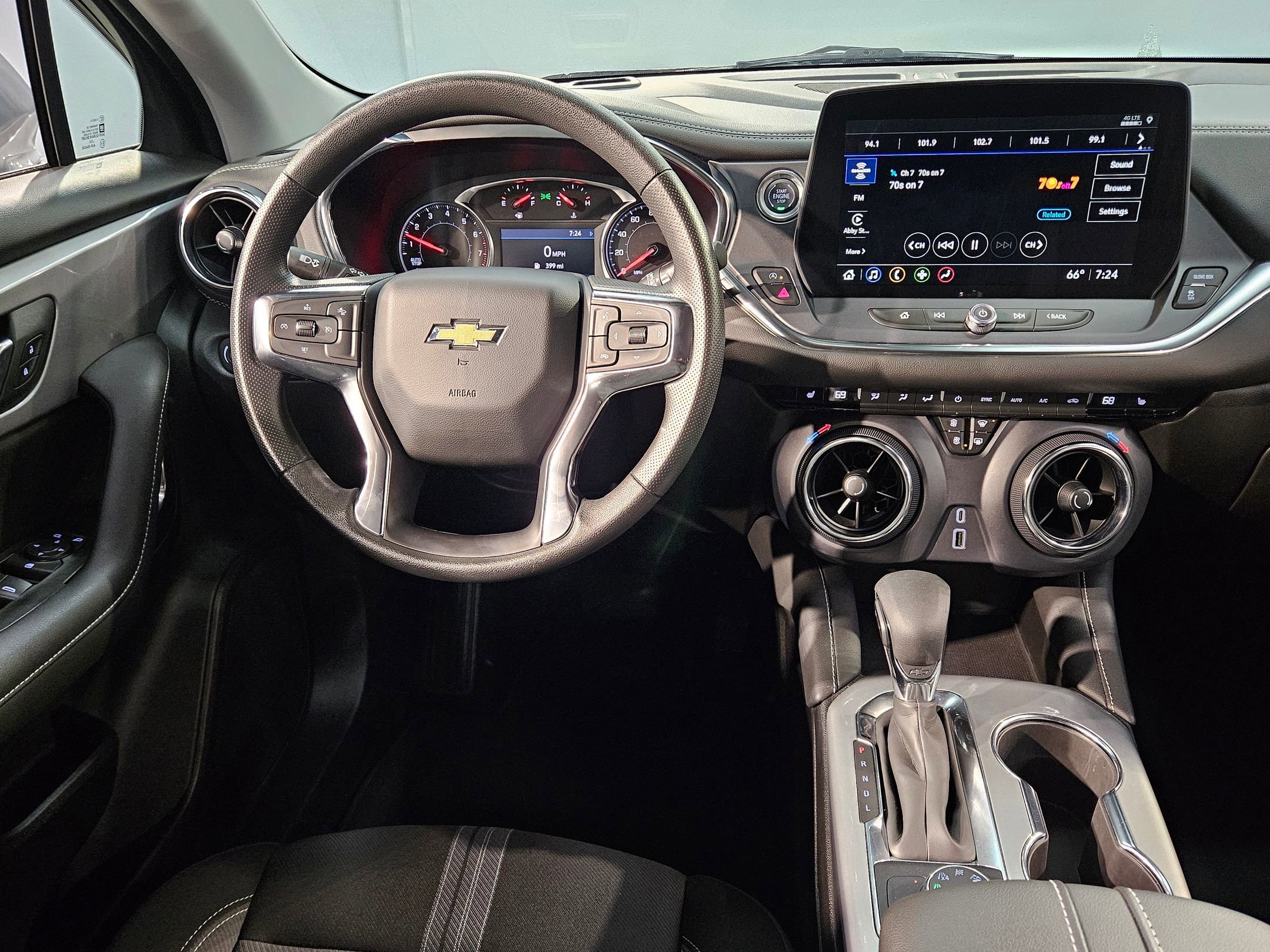 Used 2025 Chevrolet Blazer LT image 9