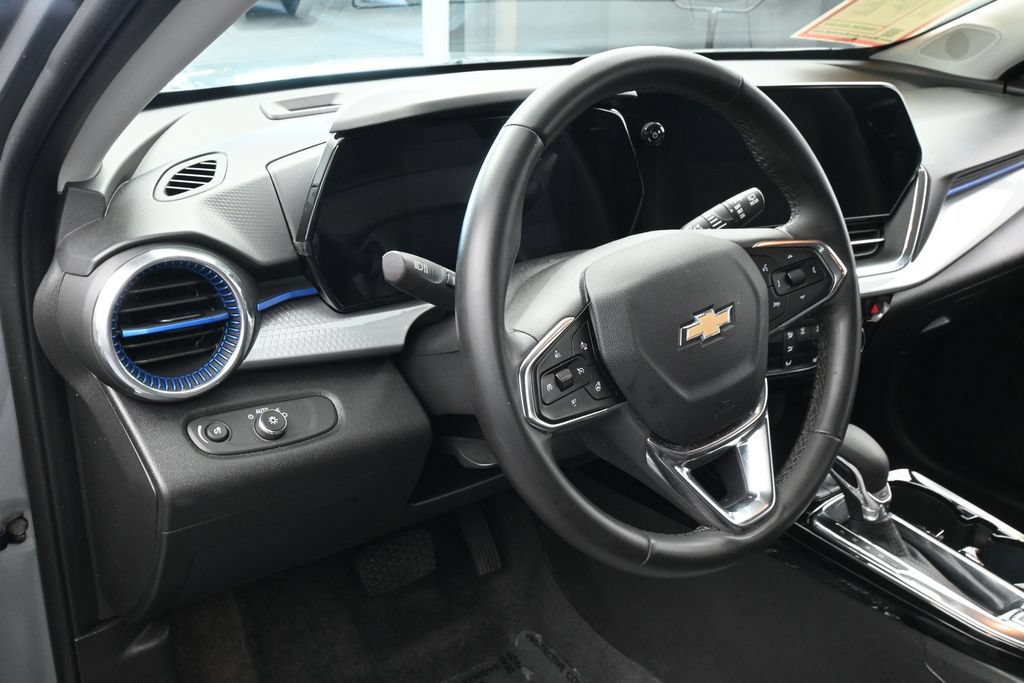 Used 2025 Chevrolet Trax LT w/ Driver Confidence Package FWD image 15