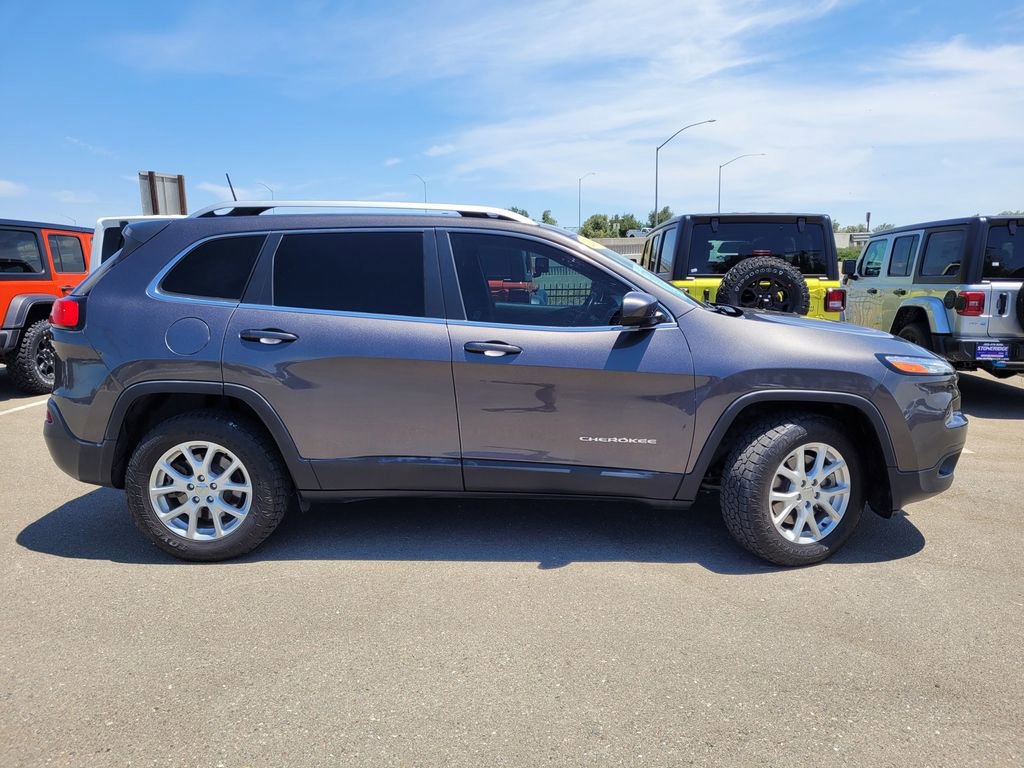 Used 2018 Jeep Cherokee Latitude Plus w/ Cold Weather Group image 4