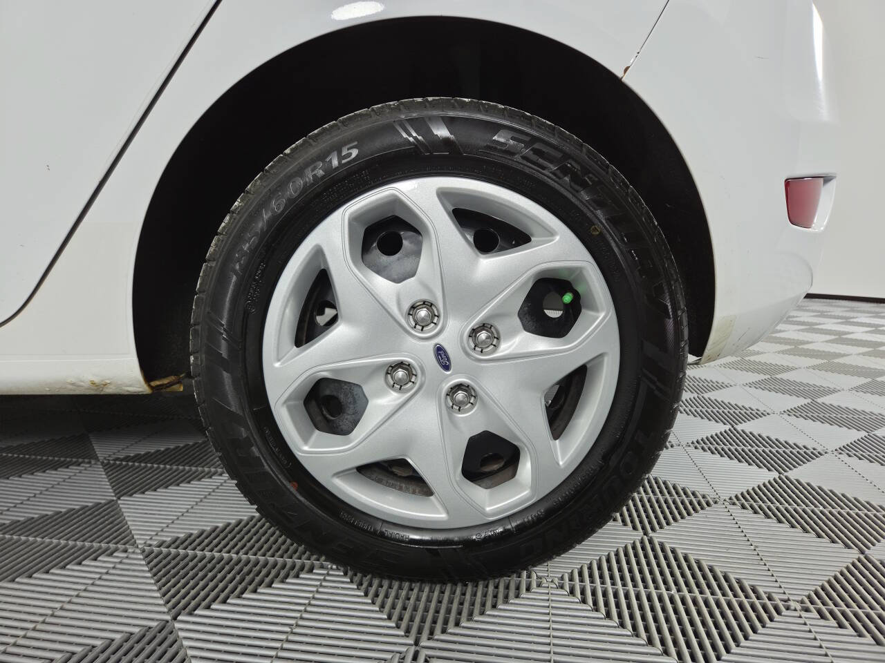 Used 2012 Ford Fiesta SE w/ Super Fuel Economy Pkg FWD image 11