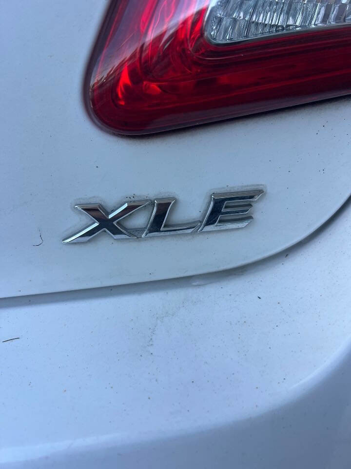 Used 2011 Toyota Camry XLE w/ SE/XLE Extra-Value Pkg image 6