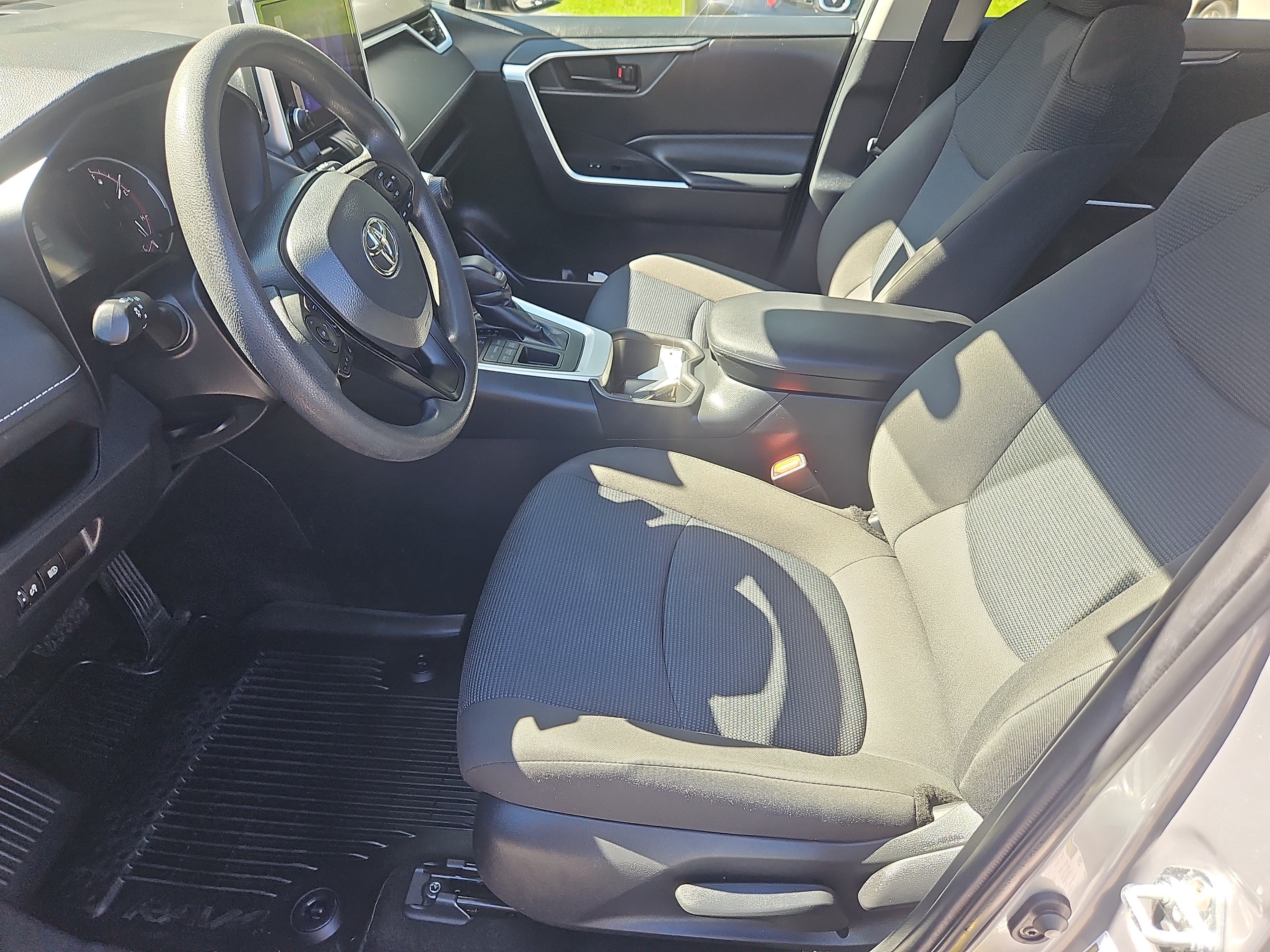 Used 2023 Toyota RAV4 LE AWD/4WD image 24