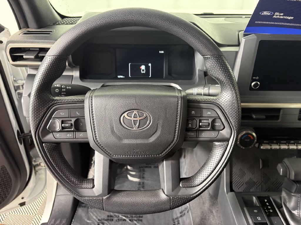Used 2025 Toyota Tacoma SR AWD/4WD image 14
