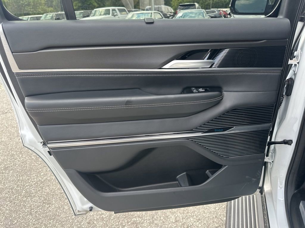 Used 2024 Jeep Grand Wagoneer Series II w/ Quick Order Packagew 28T image 31