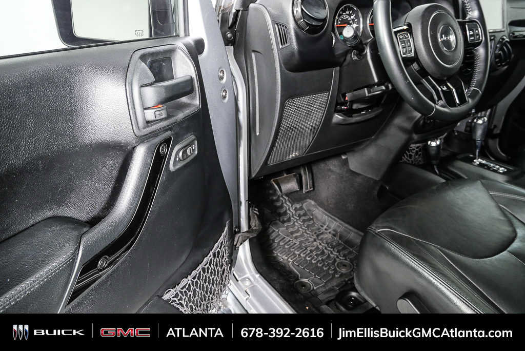 Used 2015 Jeep Wrangler Unlimited Sahara AWD/4WD image 7