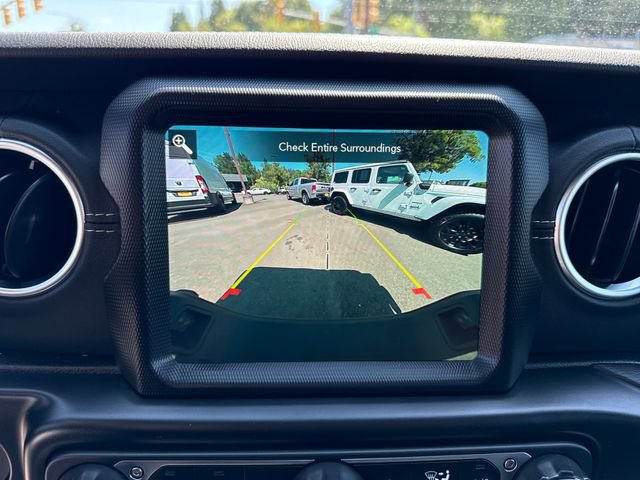 Used 2022 Jeep Gladiator Overland w/ Popular Equipment Package AWD/4WD image 26