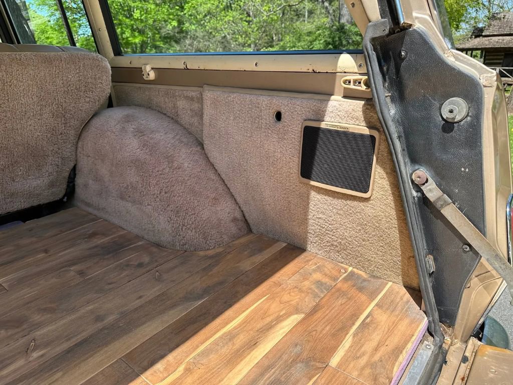 Used 1989 Jeep Grand Wagoneer image 26