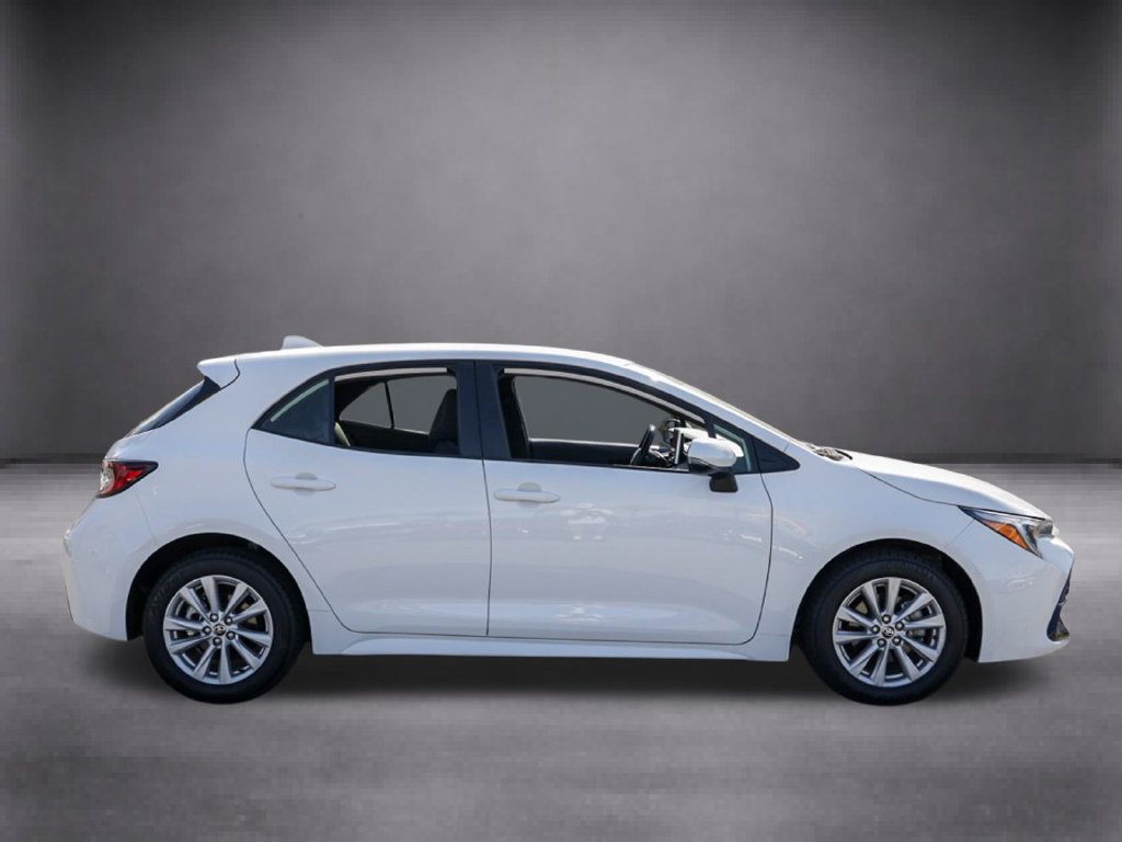 Used 2025 Toyota Corolla SE FWD image 3