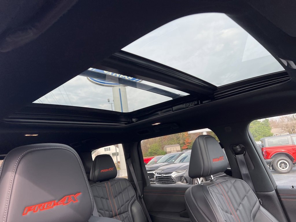 Used 2025 Nissan Armada PRO-4X w/ Pro-4X Premium Package image 18