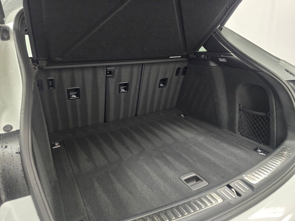 Certified 2025 Porsche Macan Turbo image 22