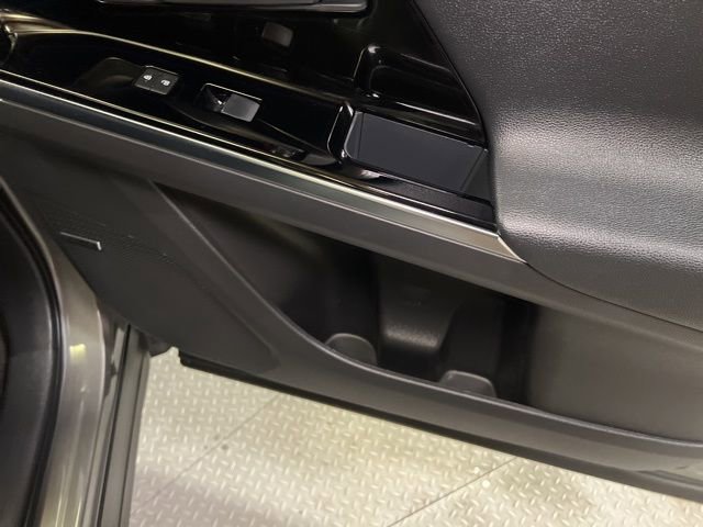 Used 2023 Subaru Solterra Limited image 63