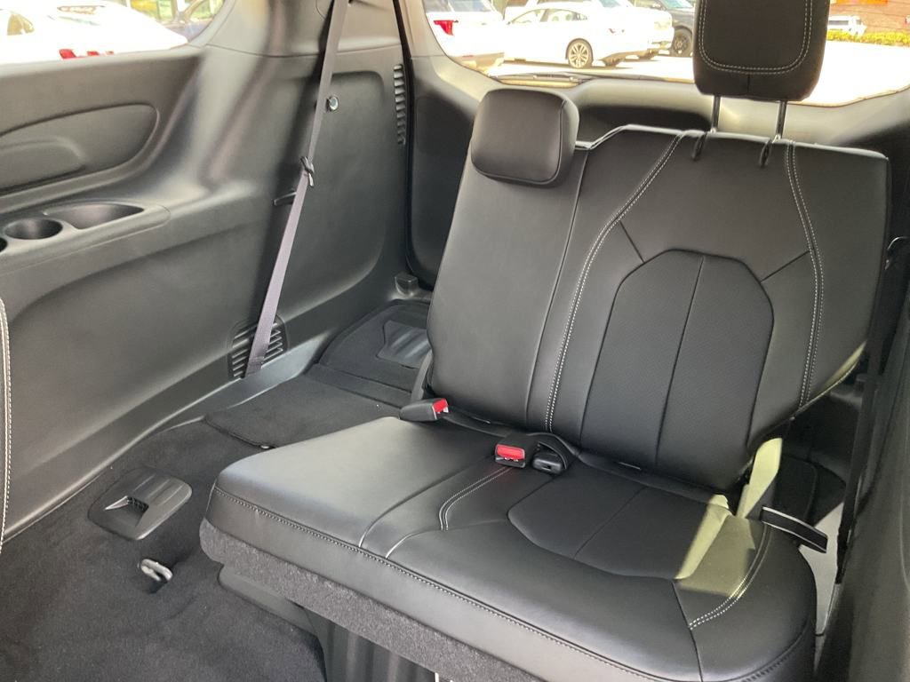 New 2026 Chrysler Pacifica Select image 35