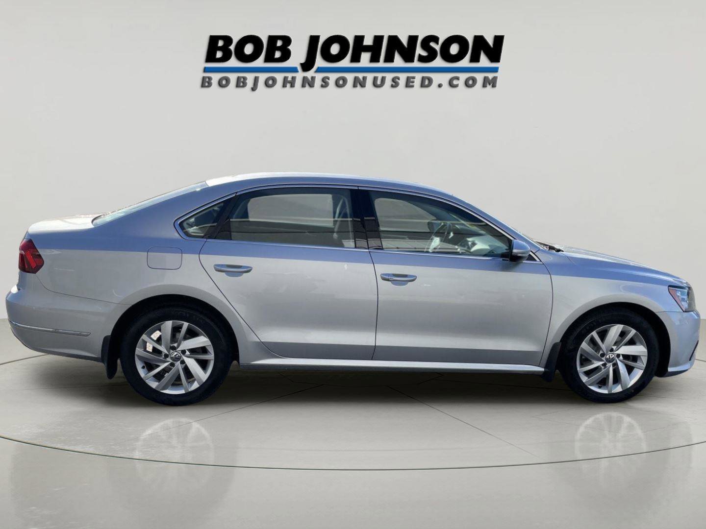 Used 2018 Volkswagen Passat 2.0T SE FWD image 2