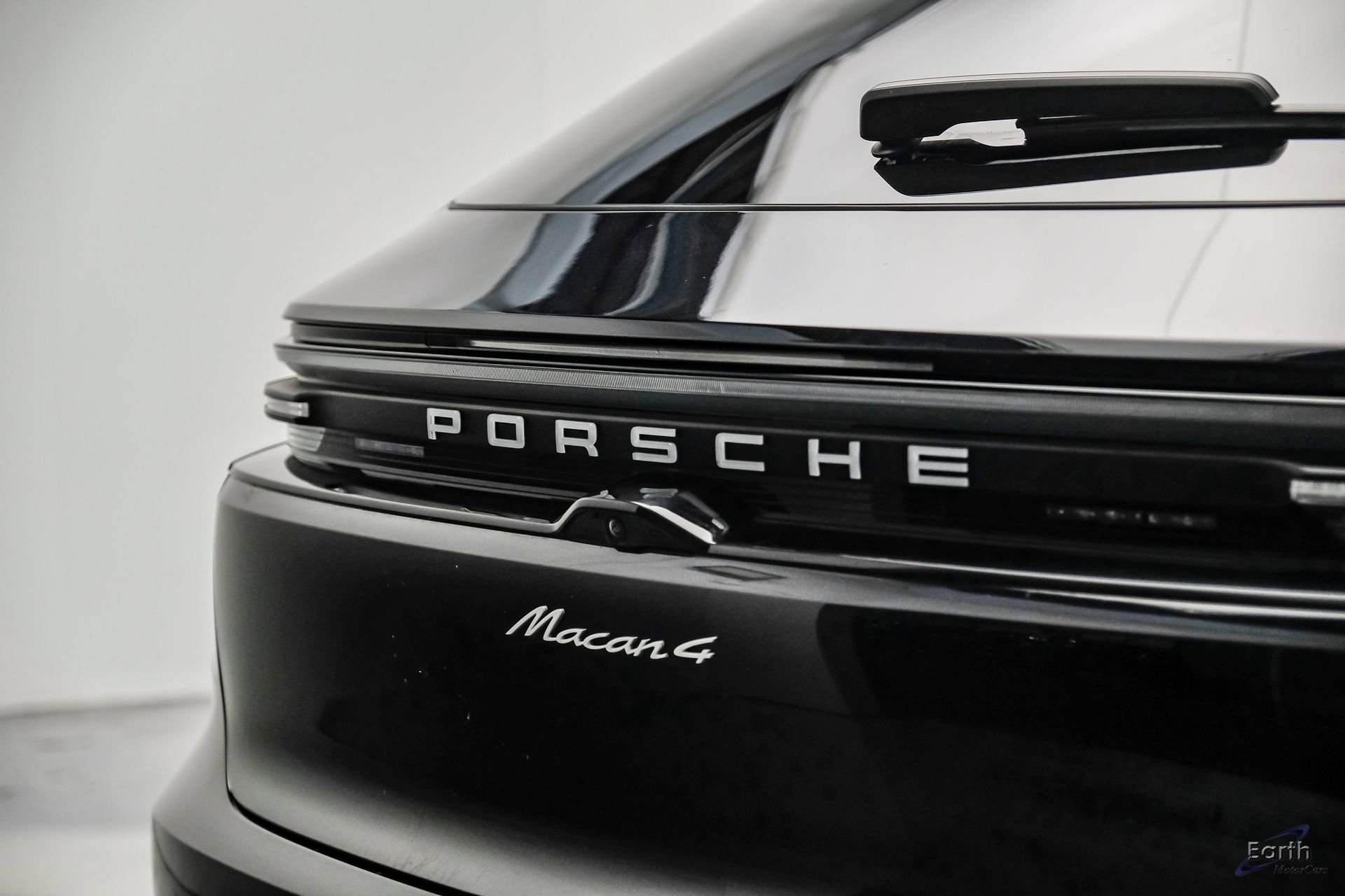 Used 2025 Porsche Macan 4 Electric AWD/4WD image 15