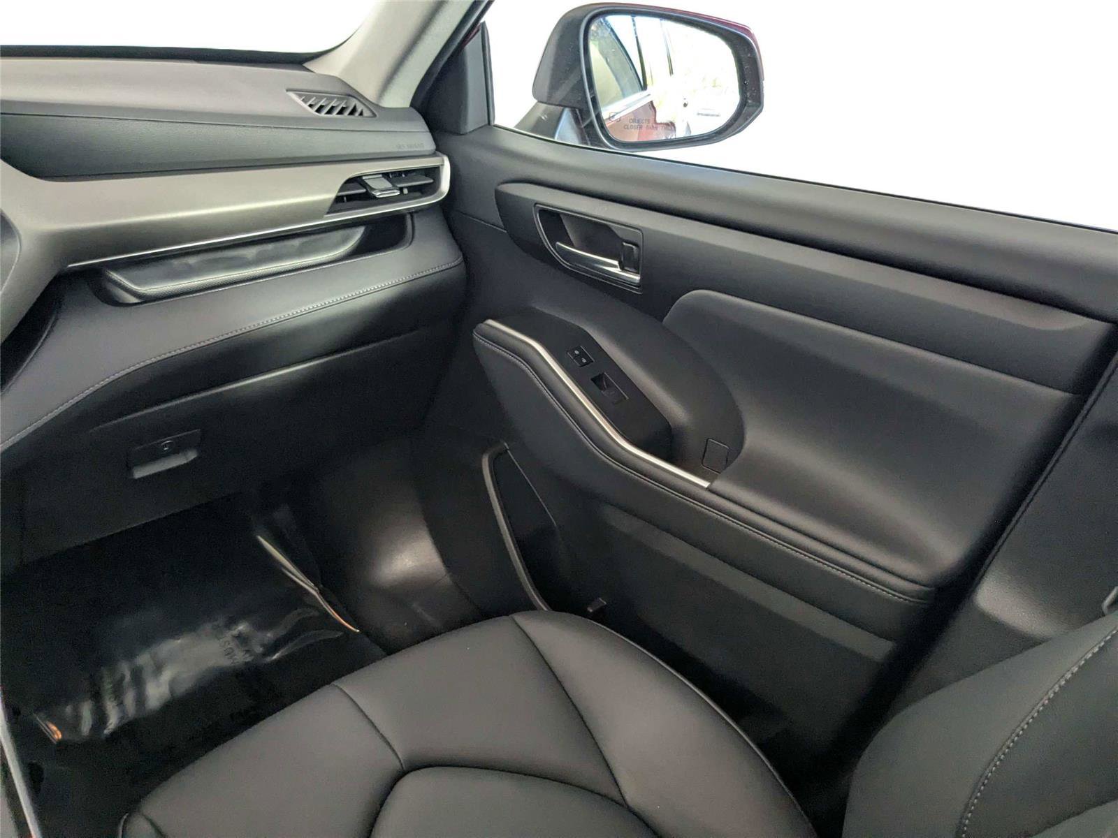 Used 2022 Toyota Highlander XLE image 42