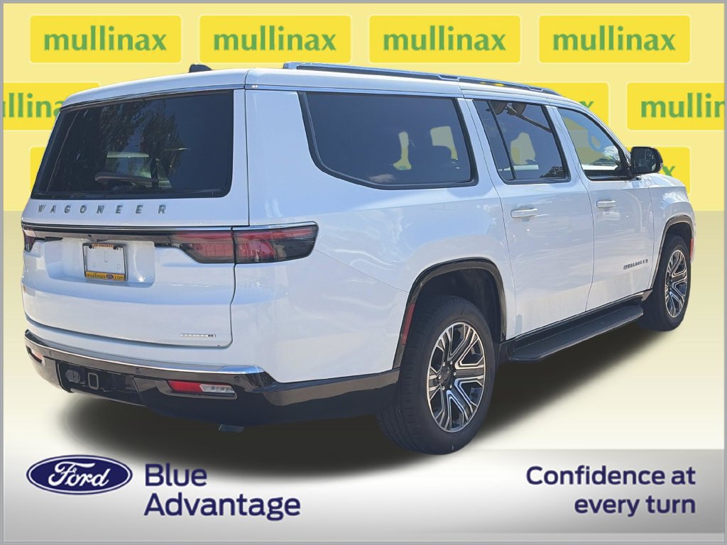 Used 2024 Jeep Wagoneer L Series II RWD image 4