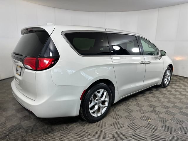 Used 2019 Chrysler Pacifica Touring Plus w/ Tire & Wheel Group image 3