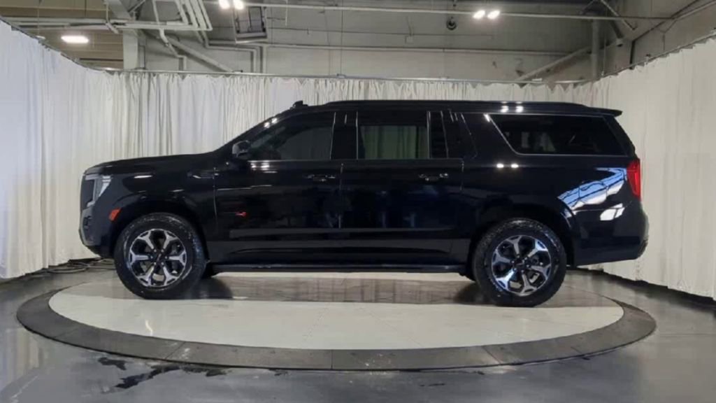 Used 2024 GMC Yukon XL AT4 image 6
