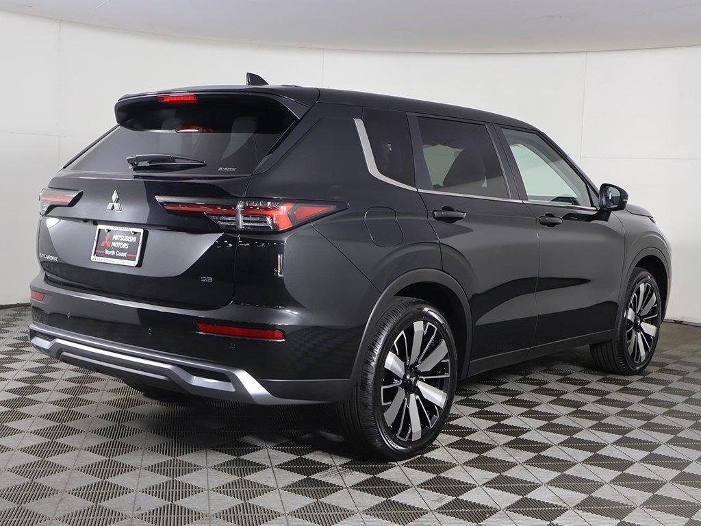 New 2025 Mitsubishi Outlander SE image 13