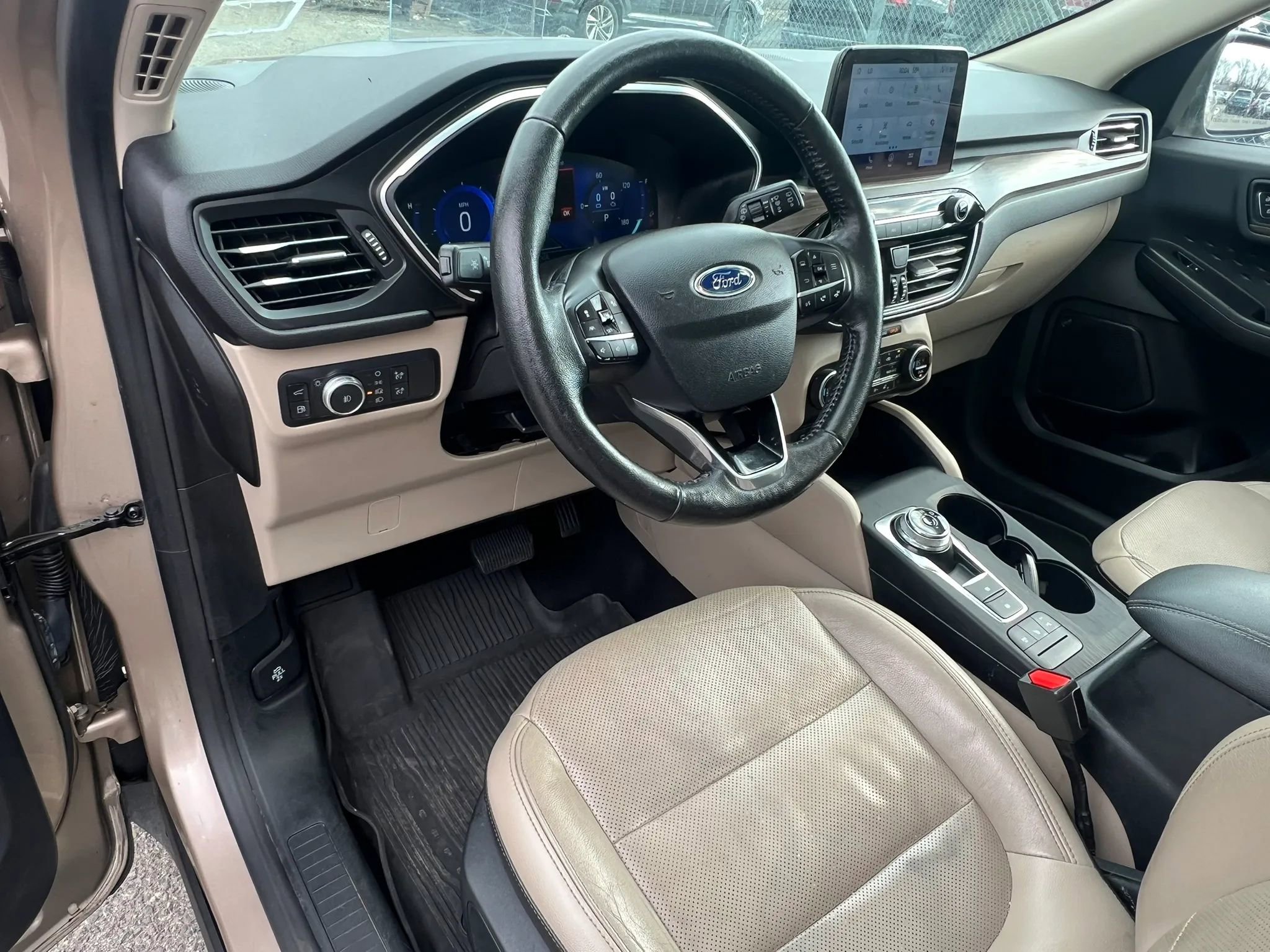 Used 2020 Ford Escape Titanium w/ Titanium Premium Package 2.0 image 24