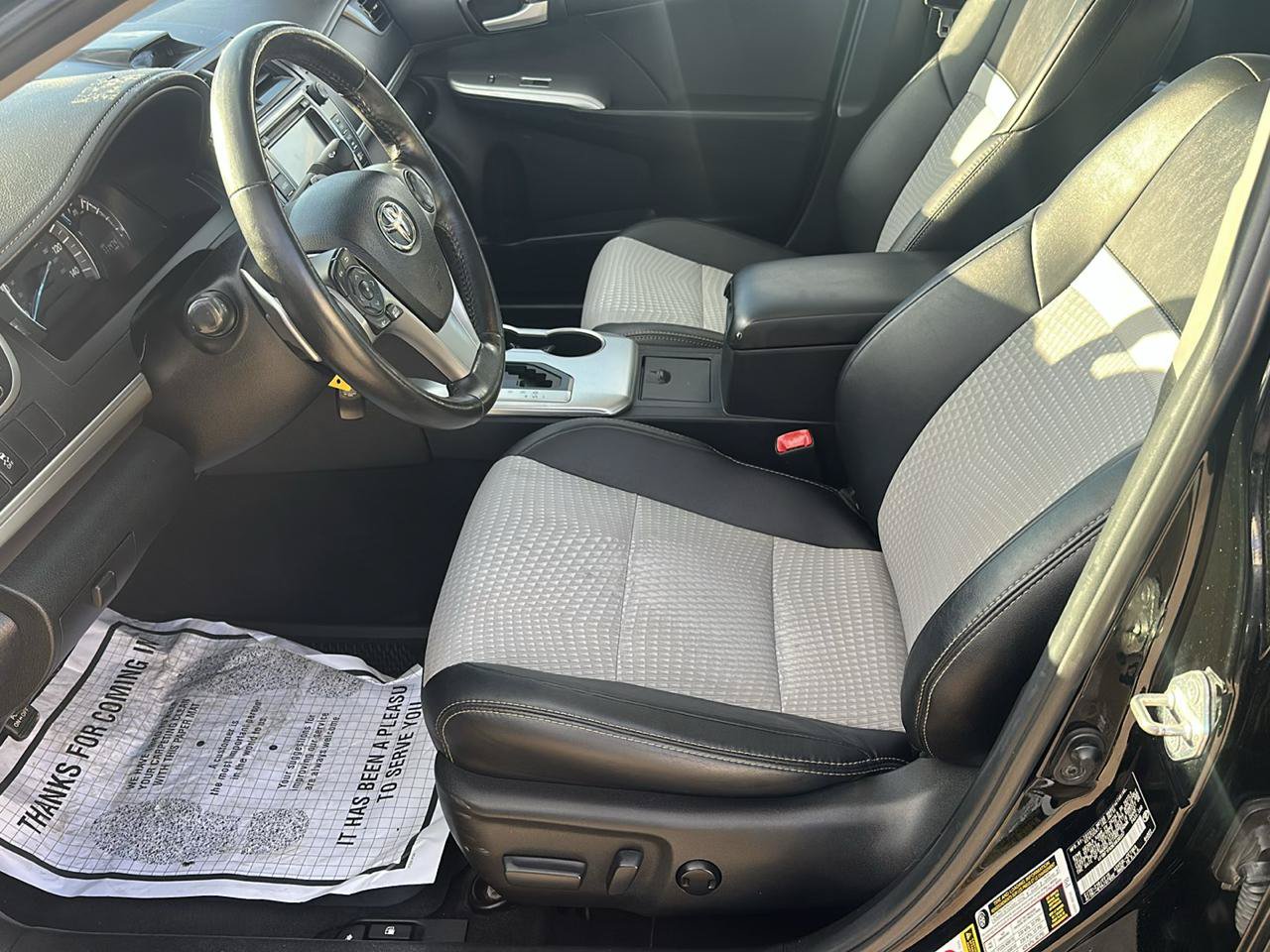 Used 2014 Toyota Camry SE FWD image 11