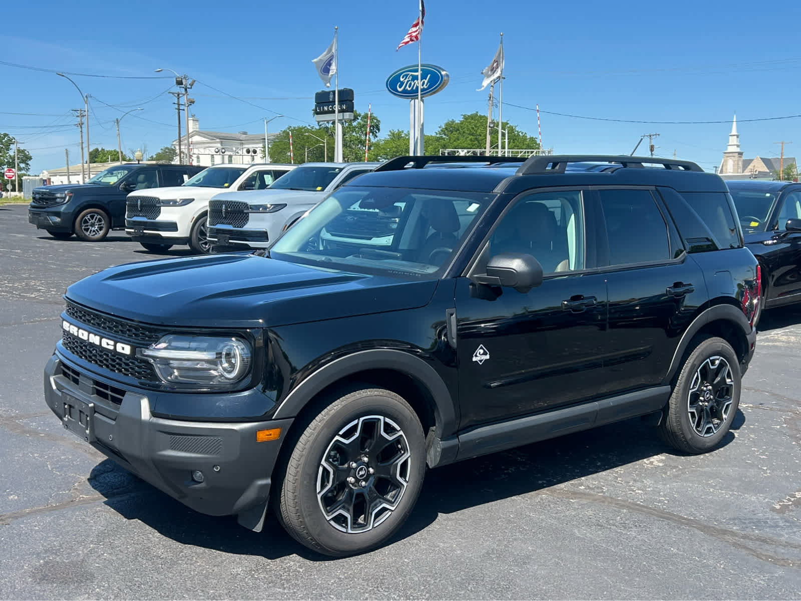 Used 2025 Ford Bronco Sport Outer Banks w/ Outer Banks Tech Package+ AWD/4WD image 2