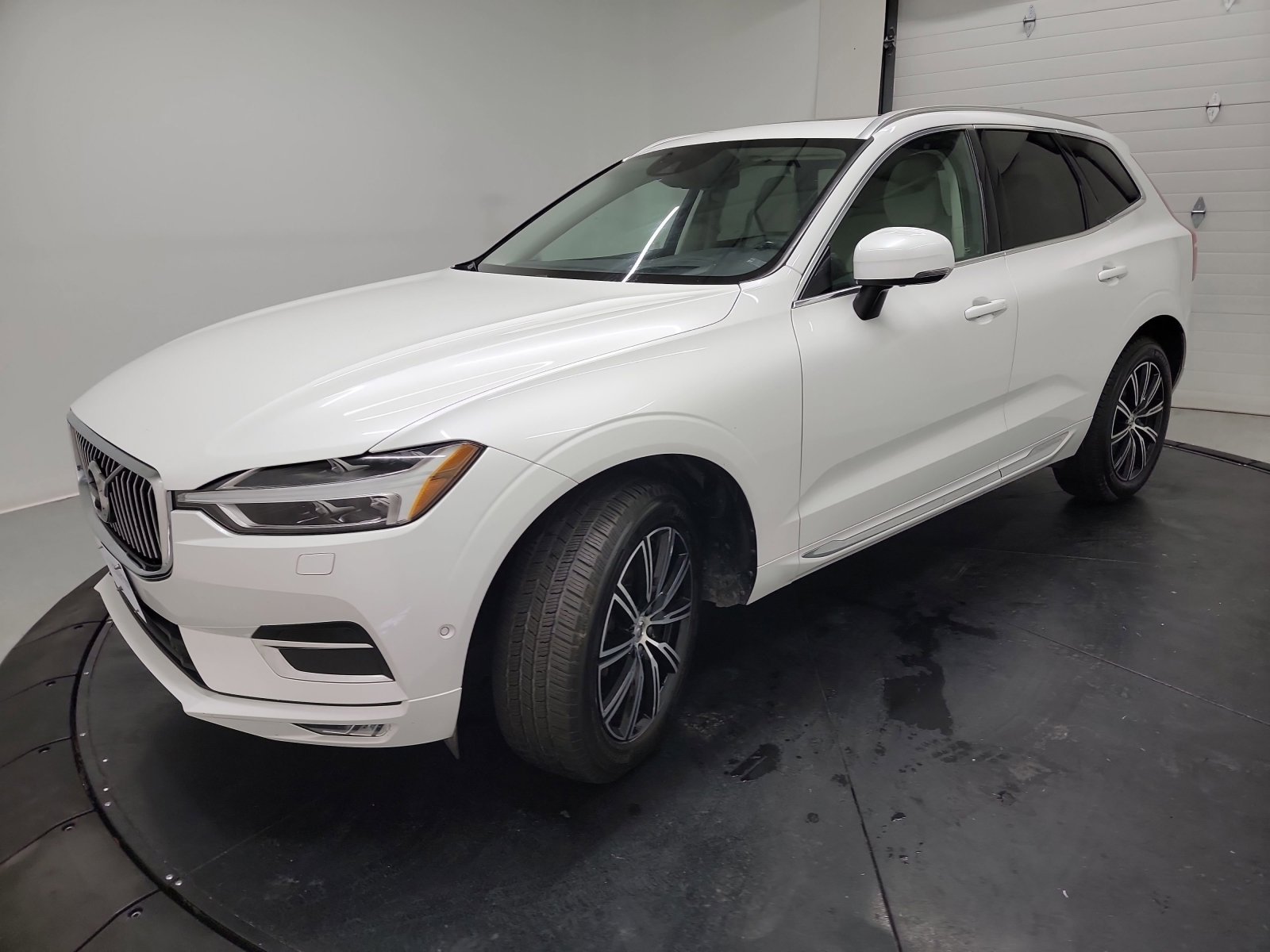 Used 2020 Volvo XC60 T6 Inscription image 3