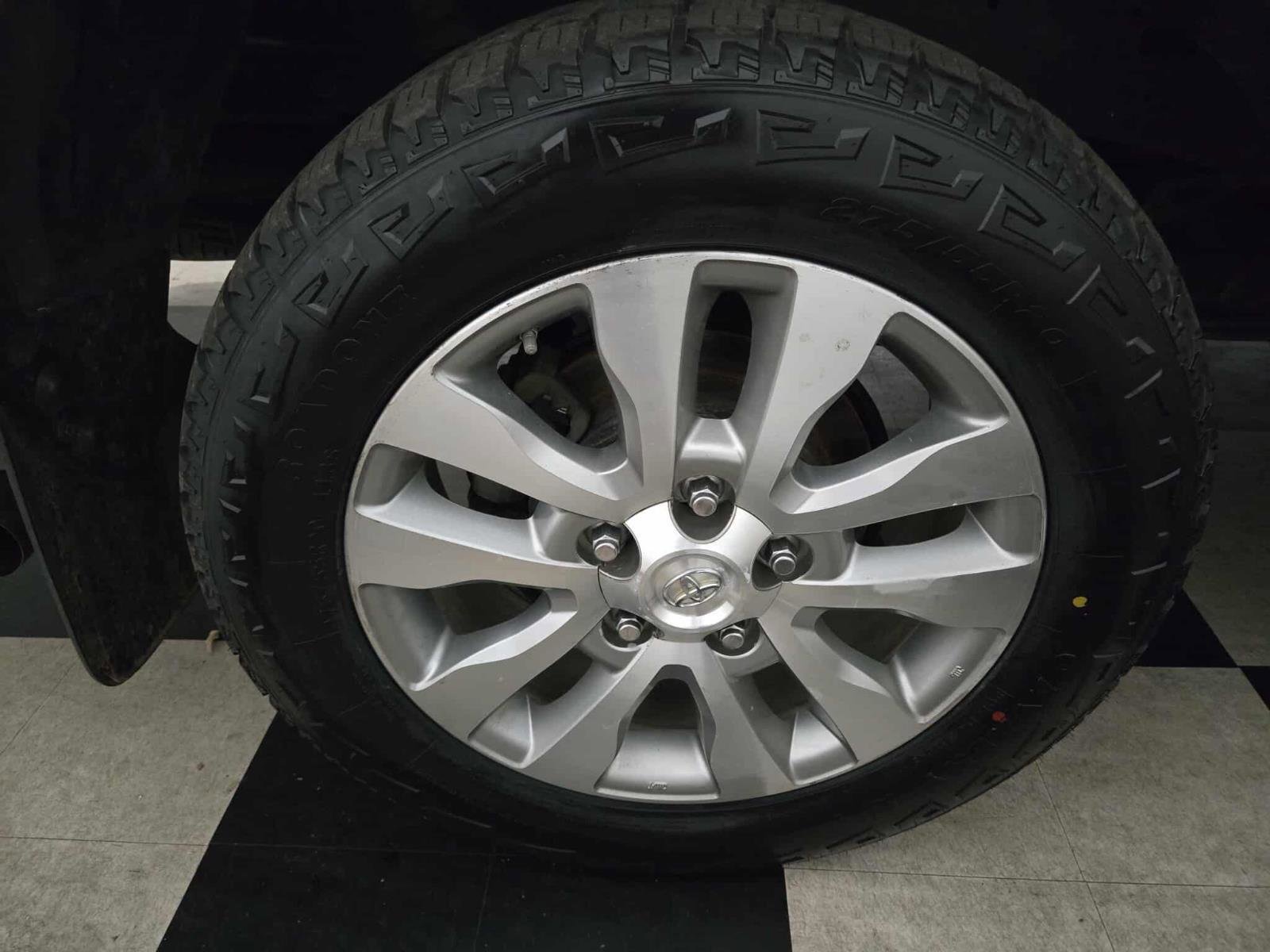 Used 2014 Toyota Tundra Limited w/ Limited Premium Package image 40