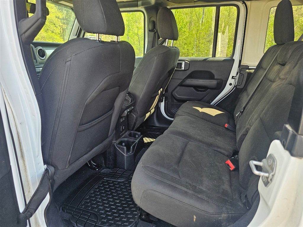 Used 2019 Jeep Wrangler Unlimited Sahara AWD/4WD image 4