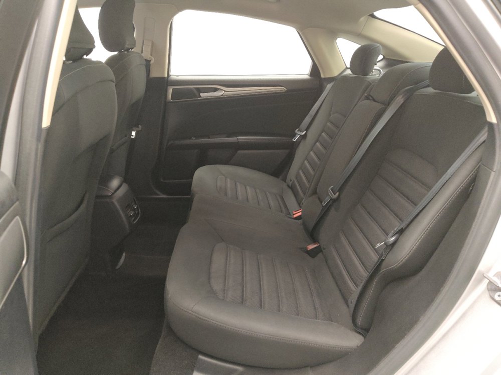 Used 2019 Ford Fusion SE image 18