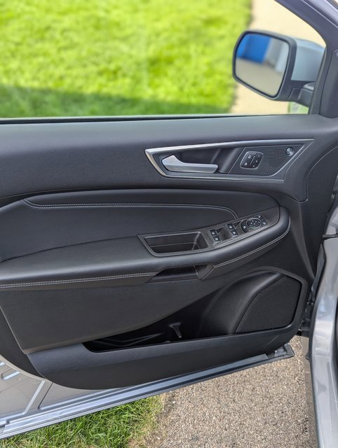 Used 2024 Ford Edge Titanium image 11